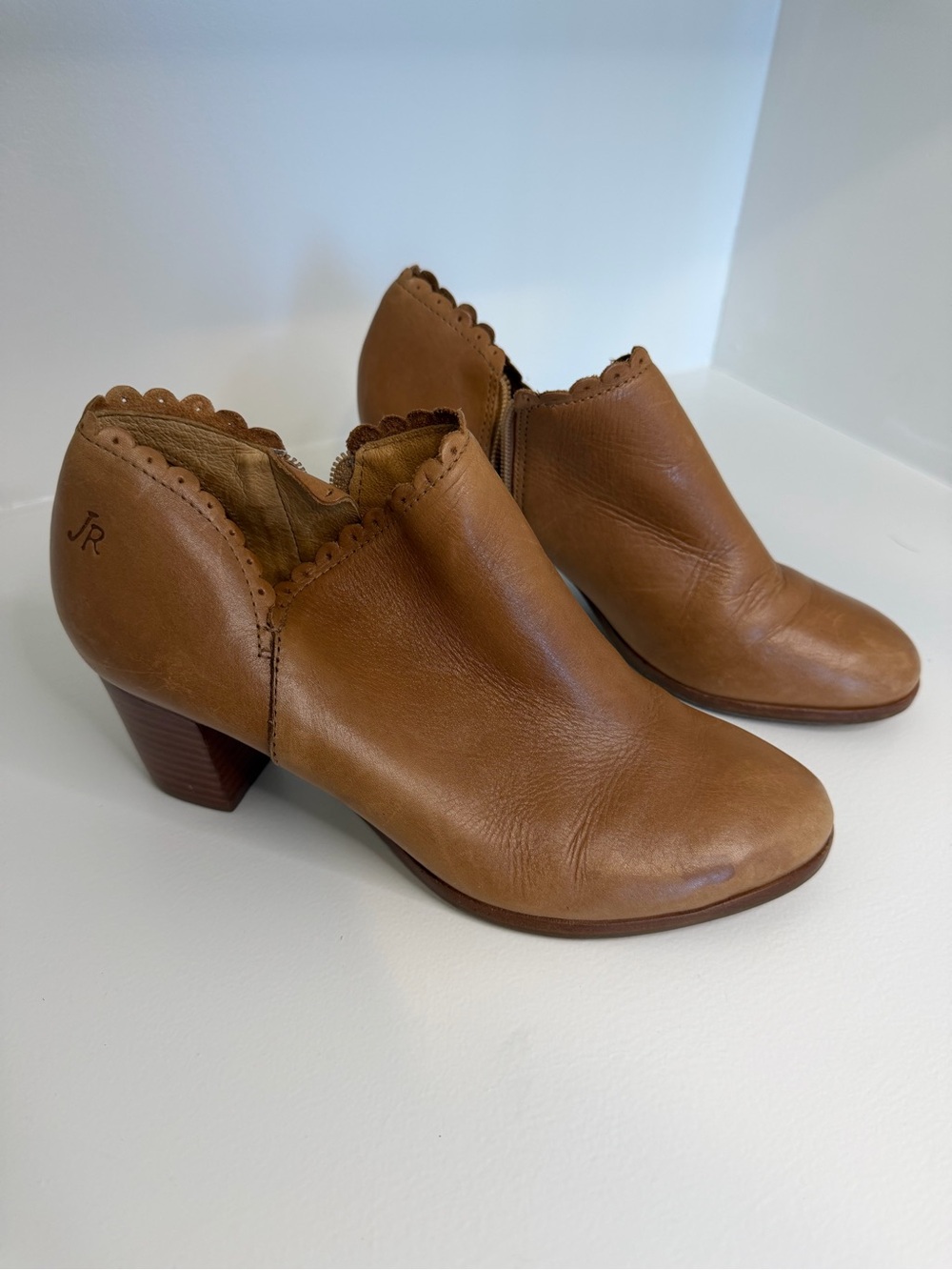 Jack Rogers Marianne Tan Brown Leather Scalloped Ankle Boots size 7
